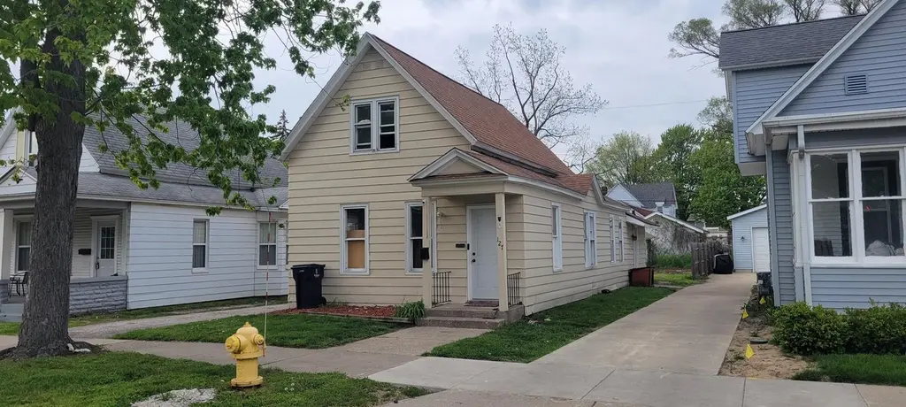 127 E 15th St