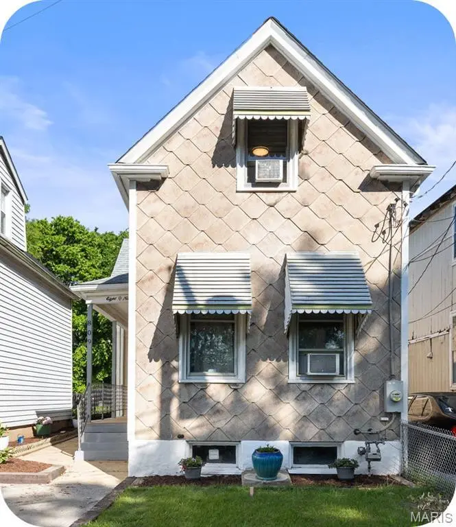 809 Military Rd