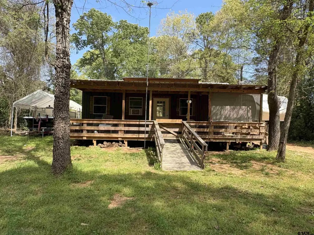 652 Lake Rd