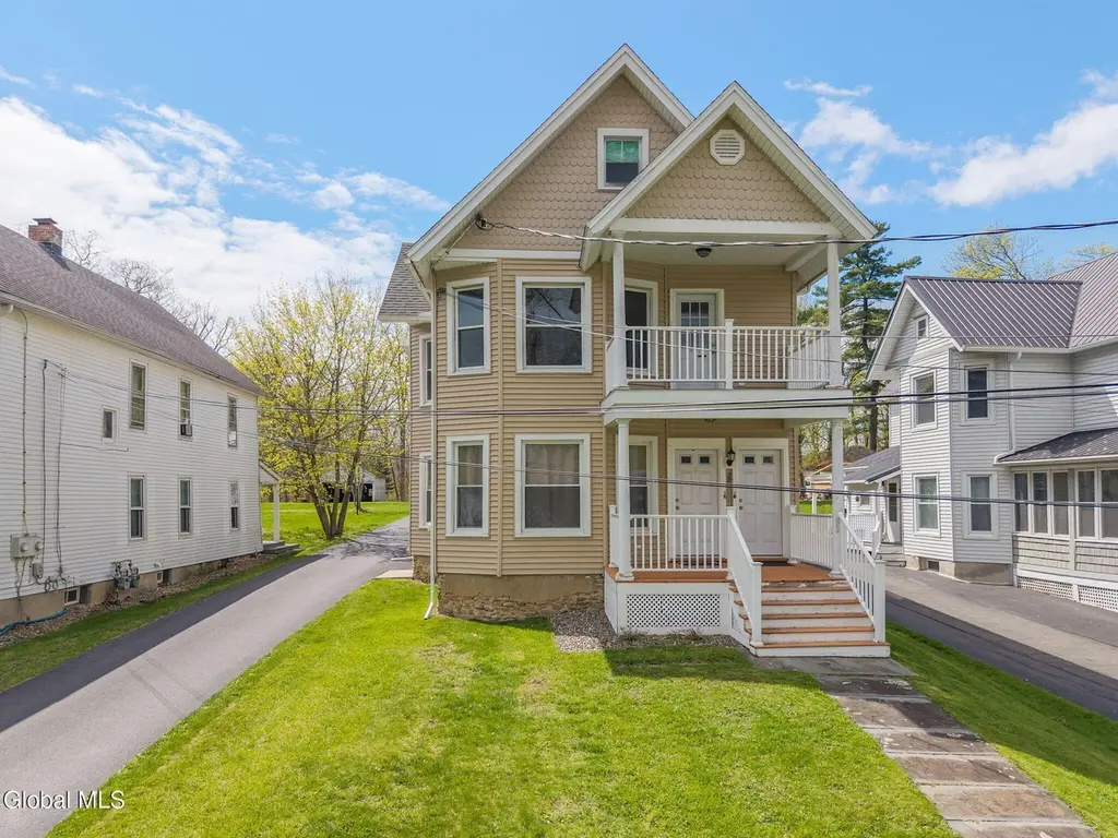 28 Pleasant St