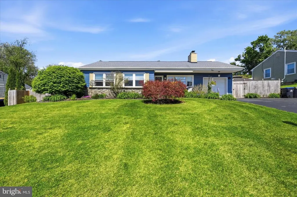 209 New St