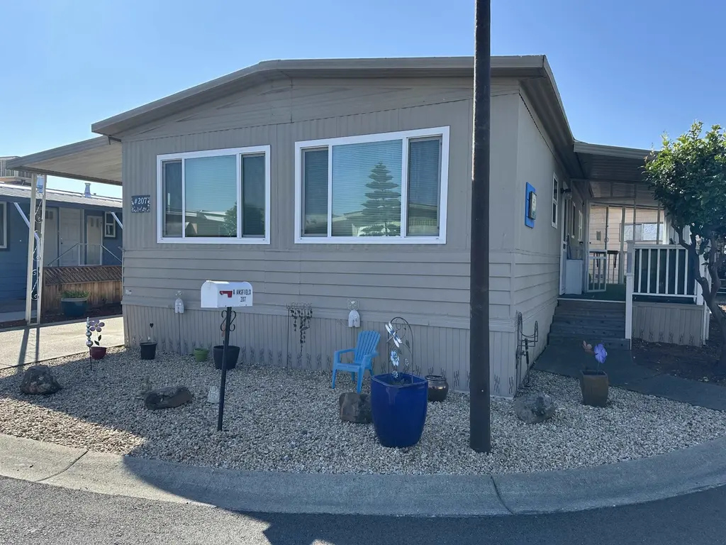 1150 W Winton Ave #207