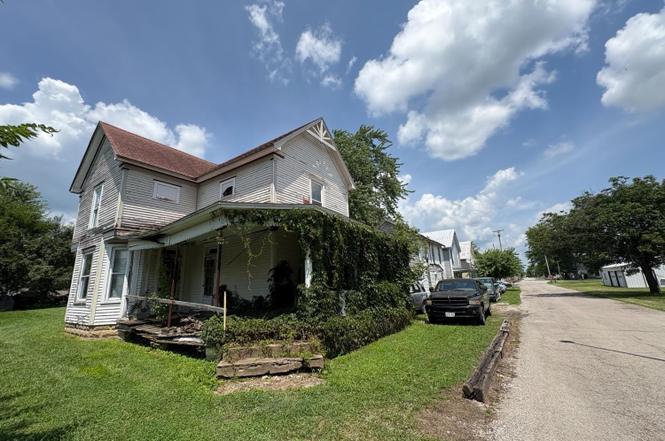 215 N East St