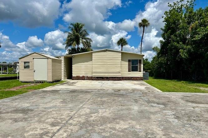 5558 Palm Beach Blvd #325