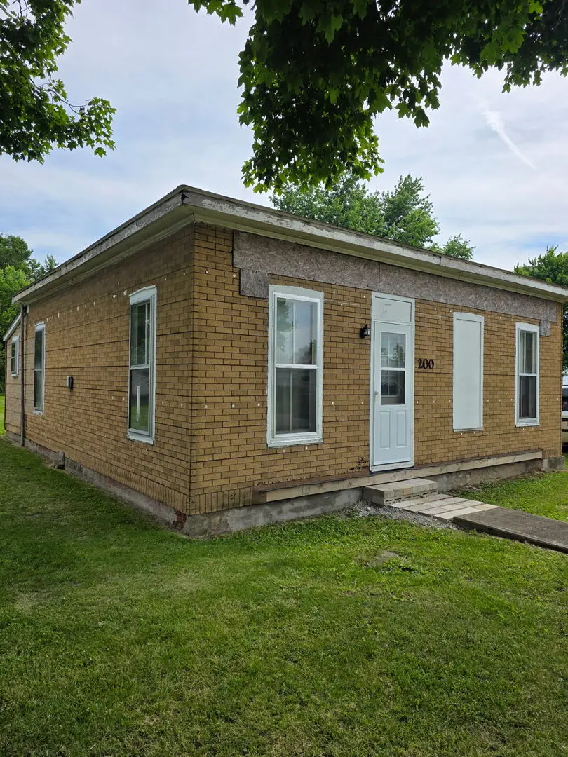 214 W 3rd St
