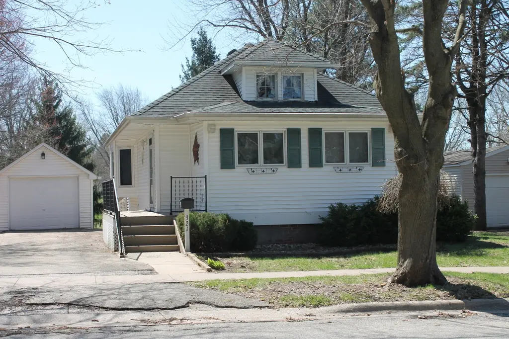 321 W South St