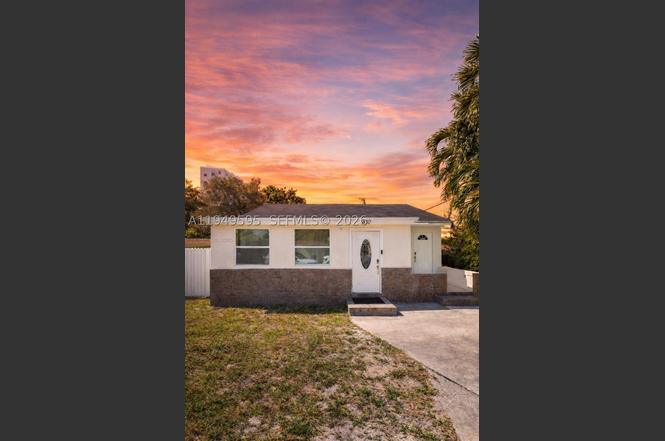 810 NW 21st Ct