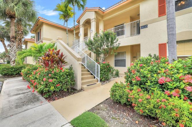 6635 Huntington Lakes Cir #202