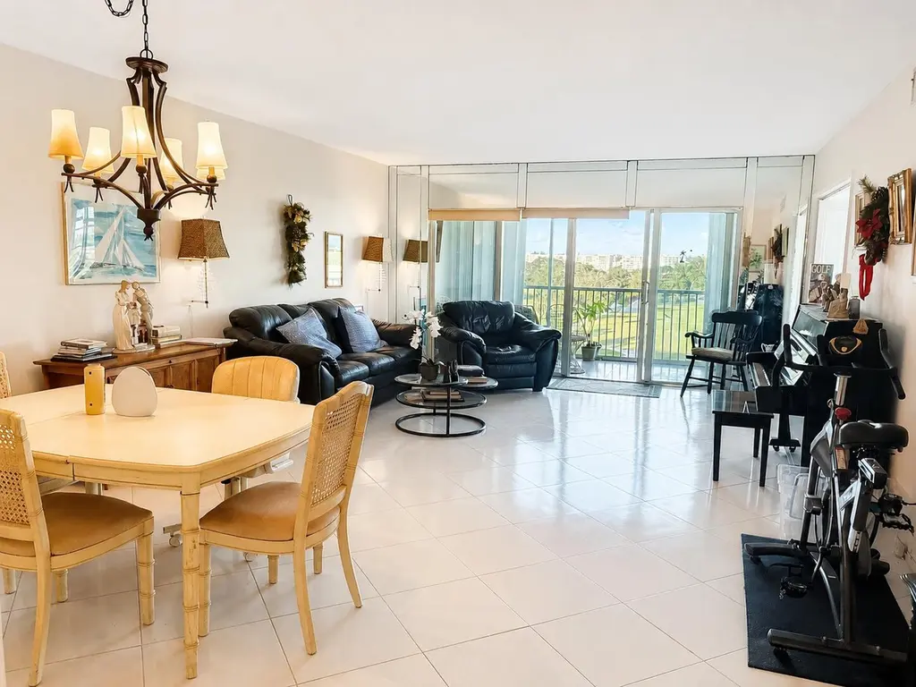 3300 N Palm Aire Dr #701