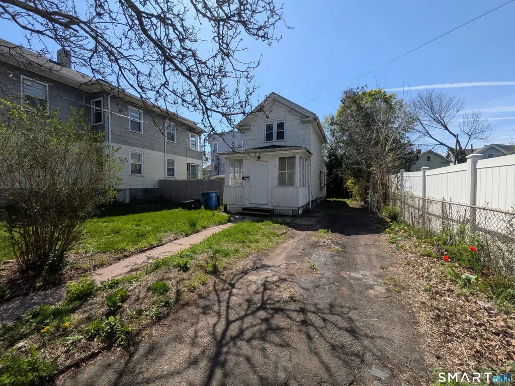 172 Carlisle St