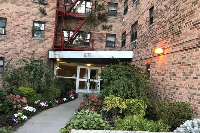 671 Bronx River Rd Unit 6G