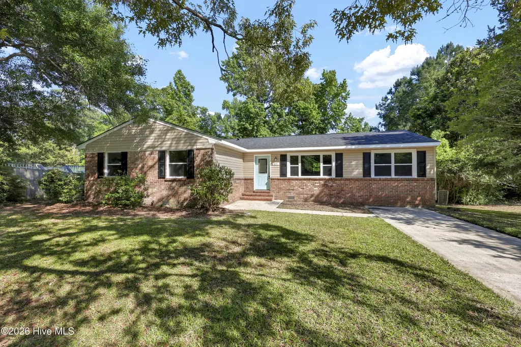 631 Duke Ct