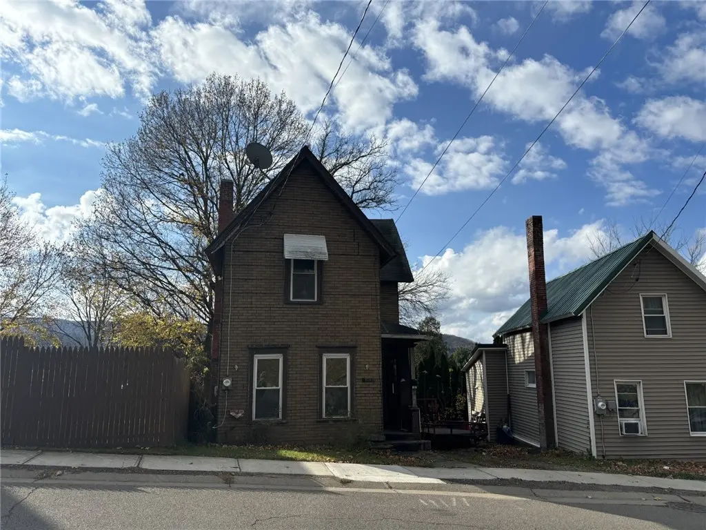 107 E Main St