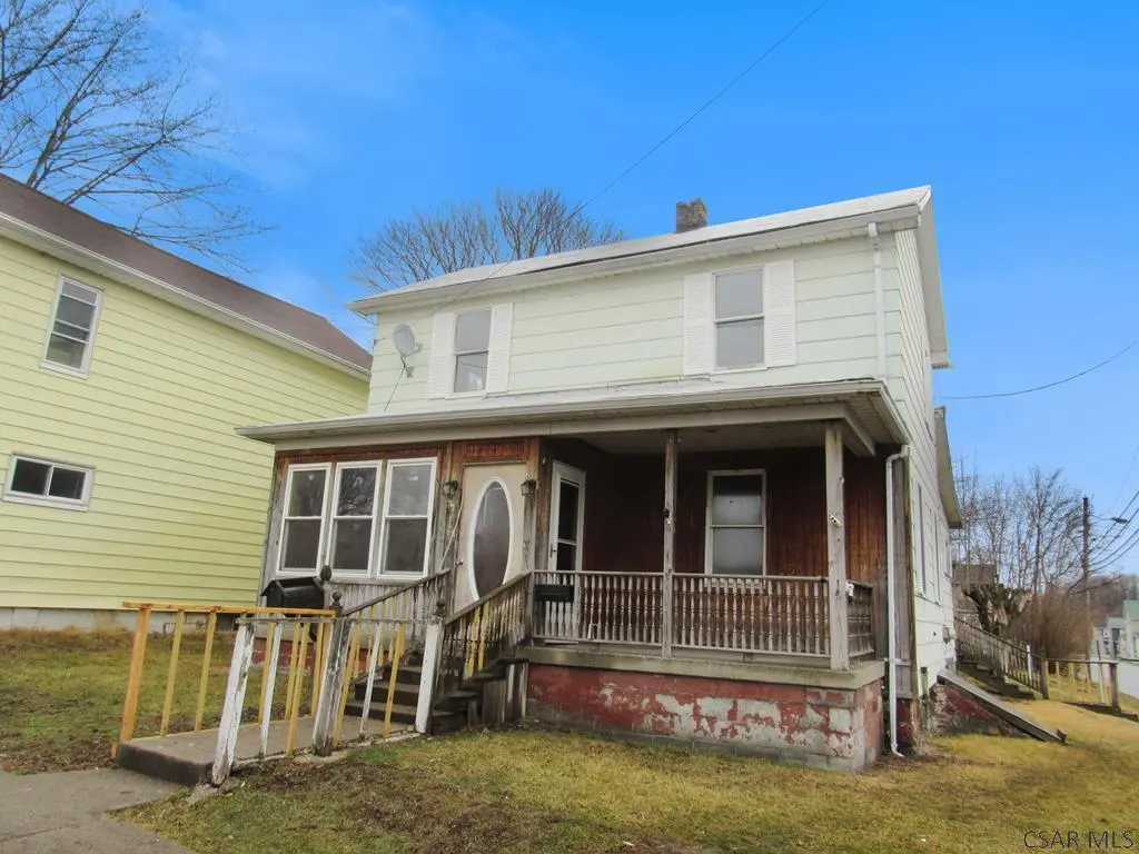 300 8th St