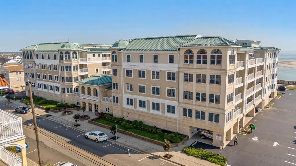 101 W Spruce Ave #303