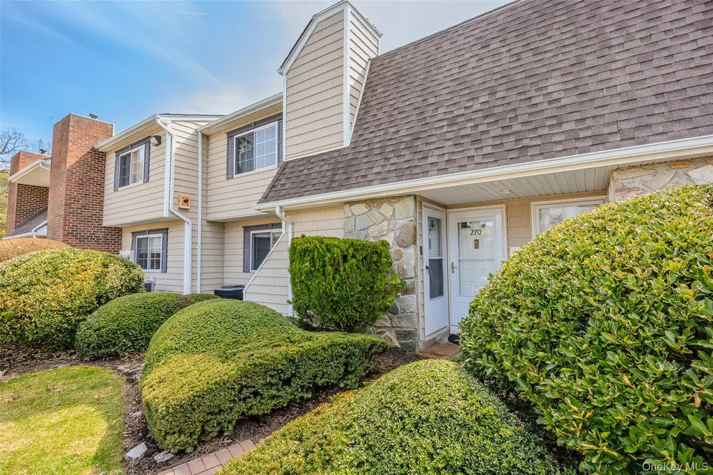 271 Lake Pointe Cir #271