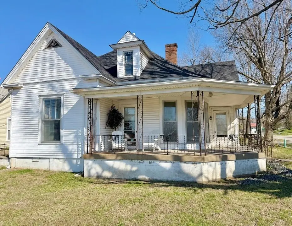 301 W Main St