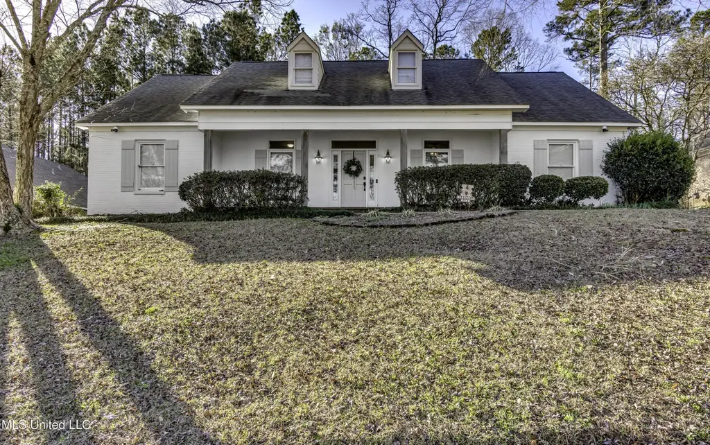 551 Cliffview Dr