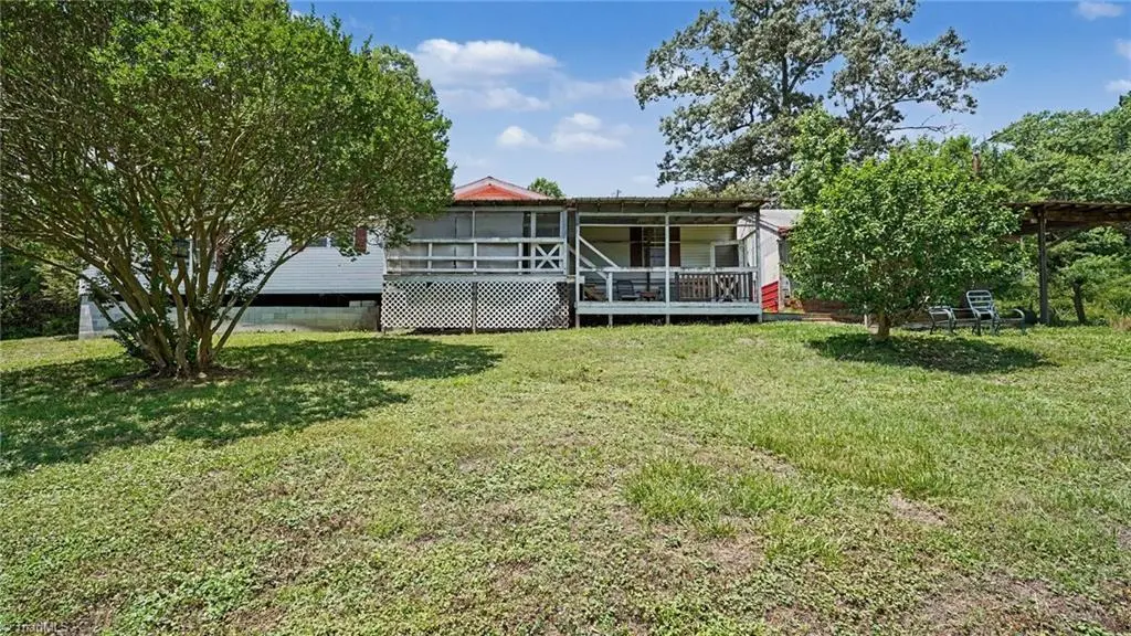302 Queens Way