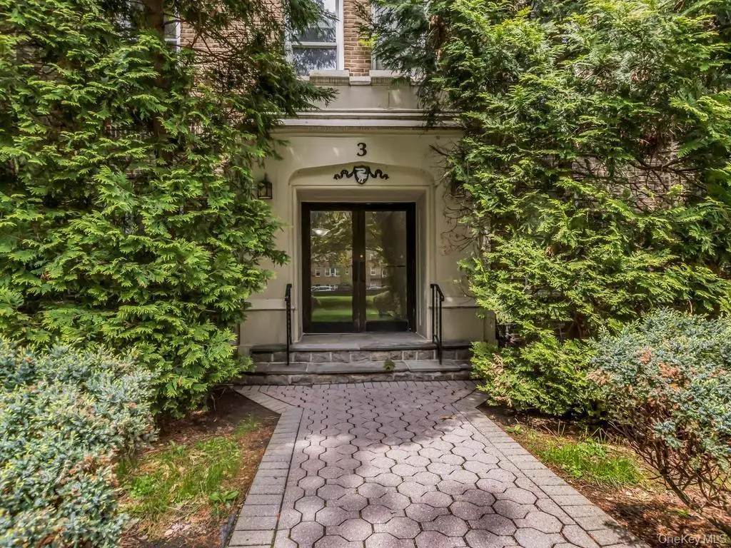 472 Gramatan Ave Unit O2