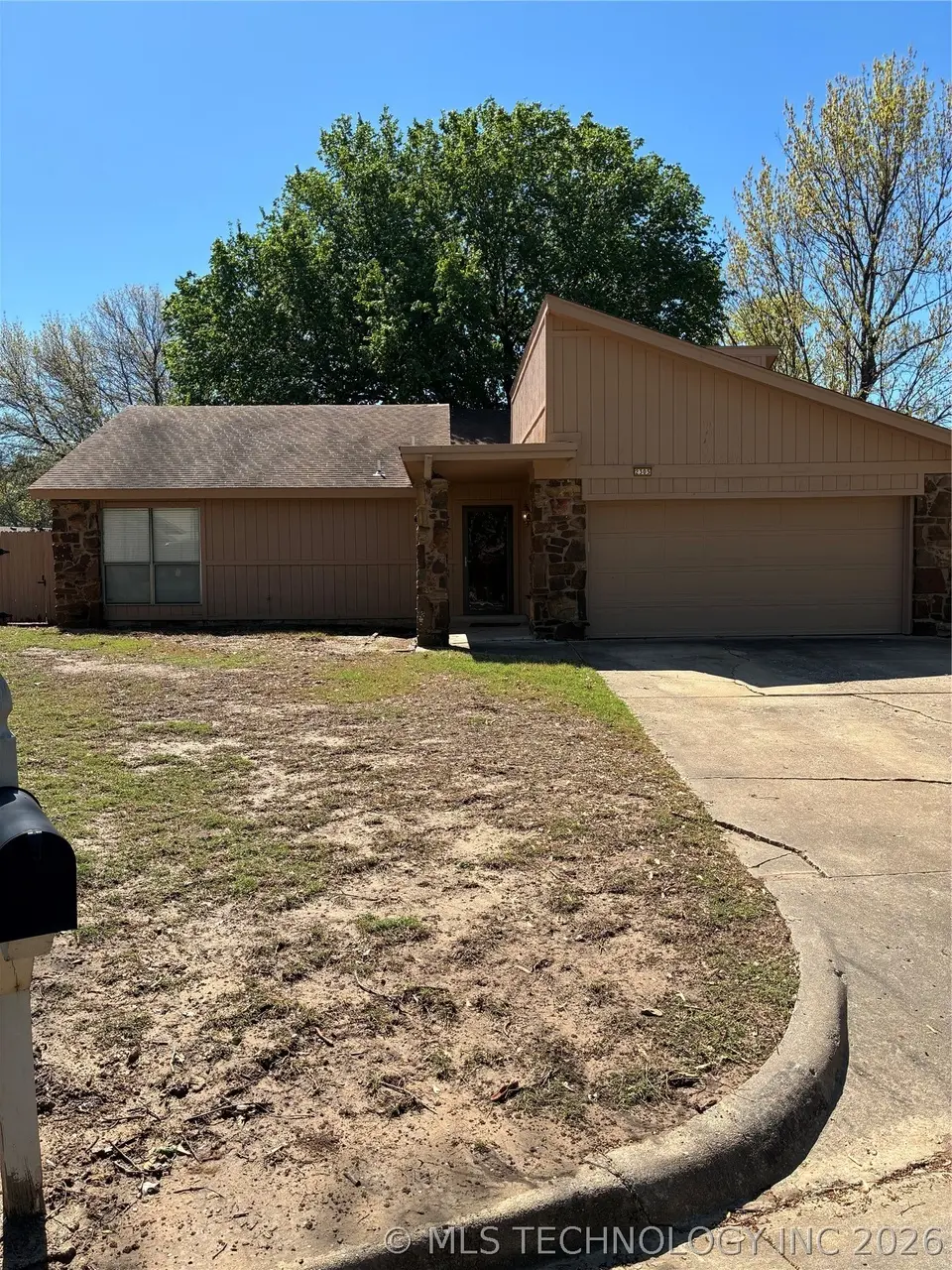 2305 W El Paso Ct