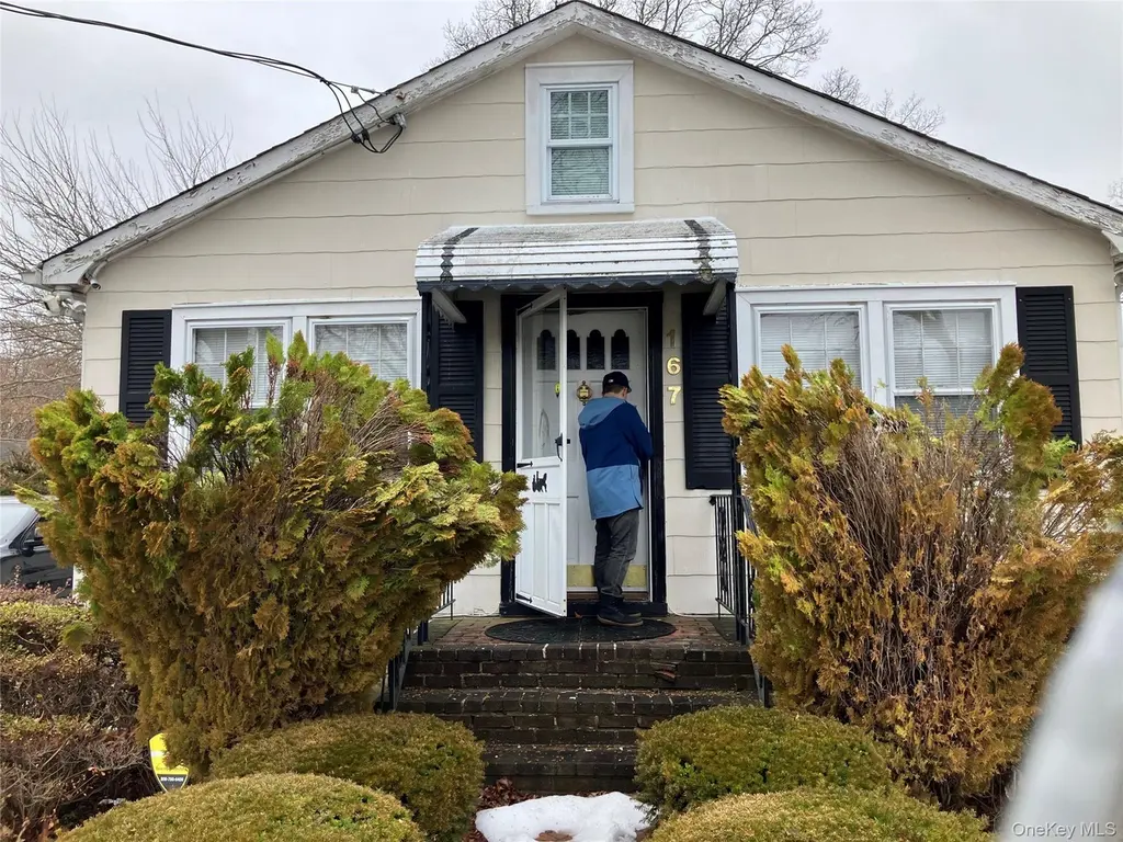 167 Cedar Rd E