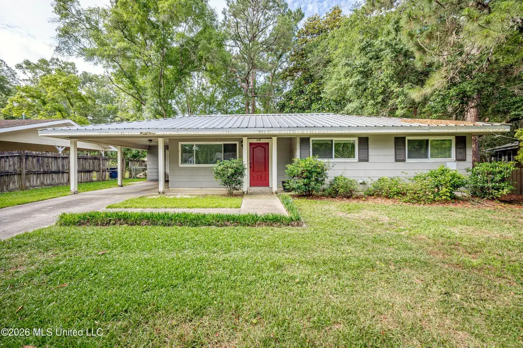 232 Woodland Cir
