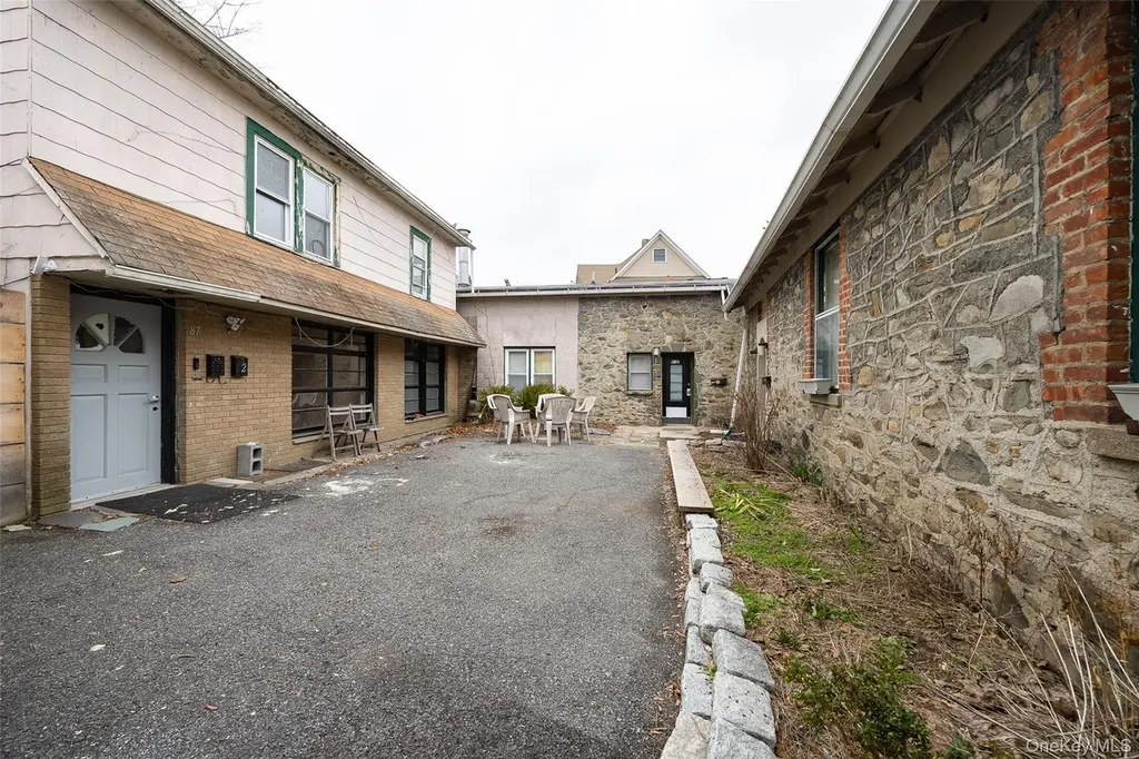 87 Vineyard Ave