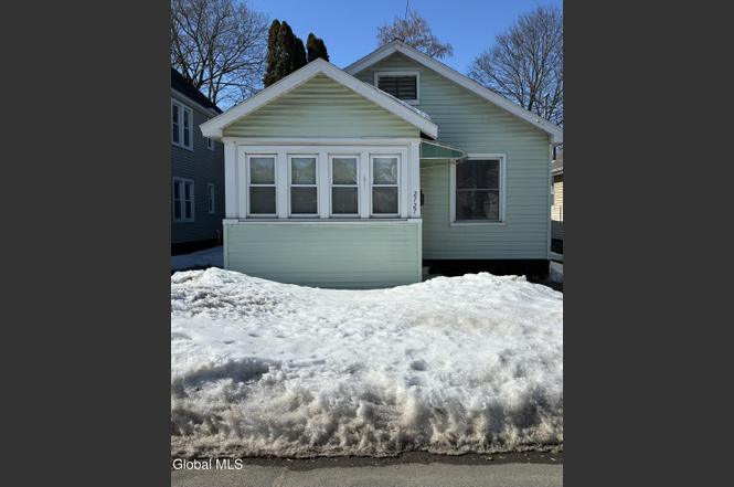 2727 Plunkett Ave
