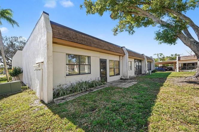 1522 Mission Hills Blvd