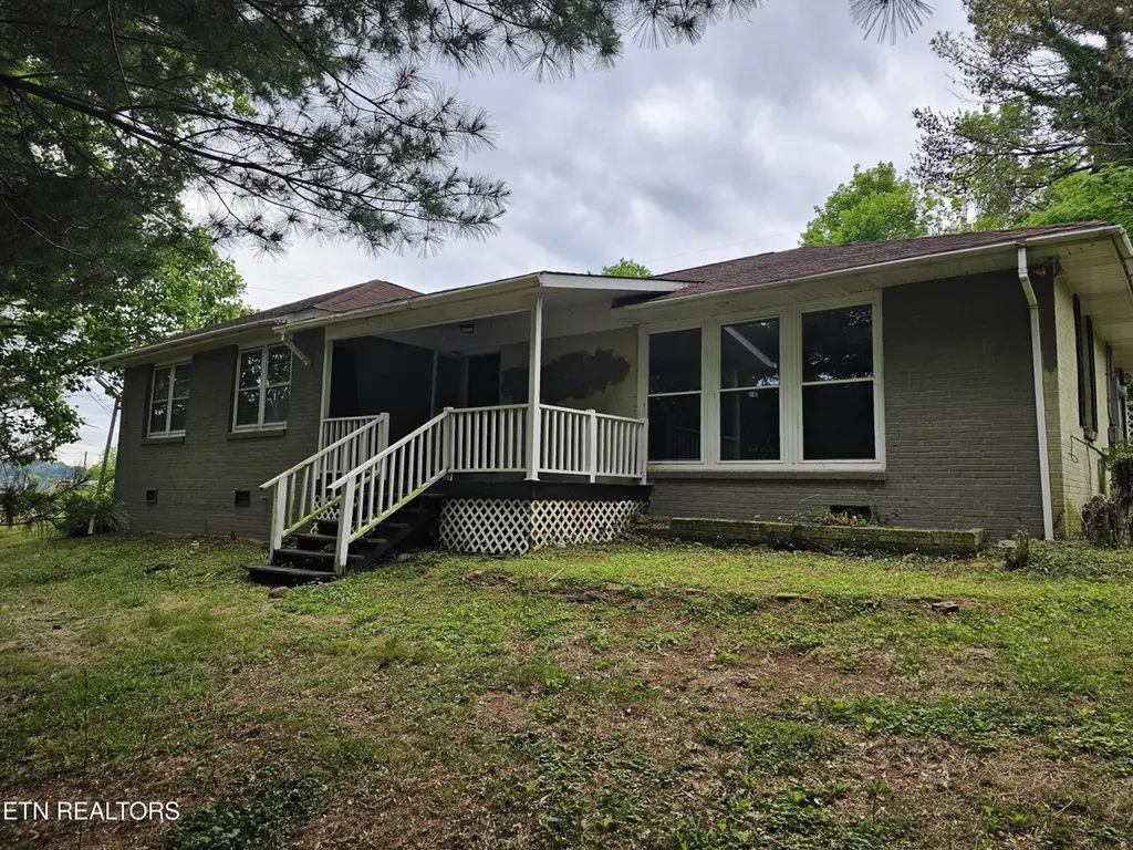 700 Lakeview Dr