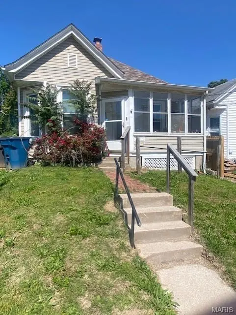 1105 W 9th St