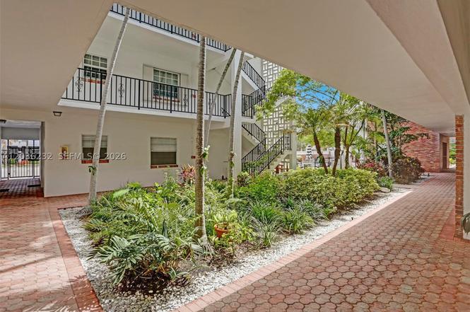 2500 NE 9th St #111