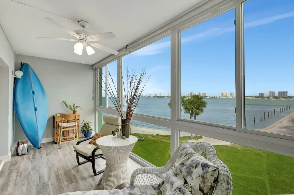 2936 Lake Shore Dr #309