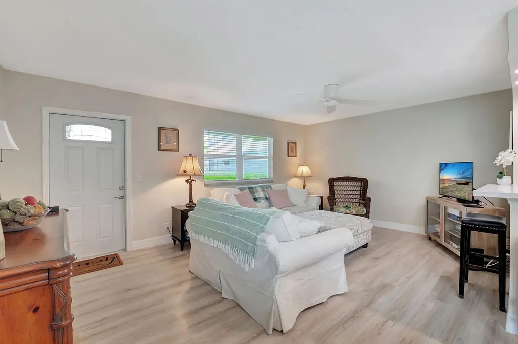582 Monaco Way Unit M