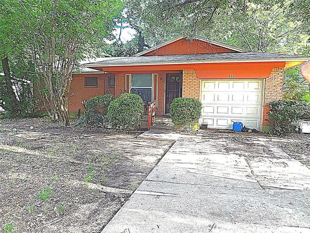 912 Sierra Dr