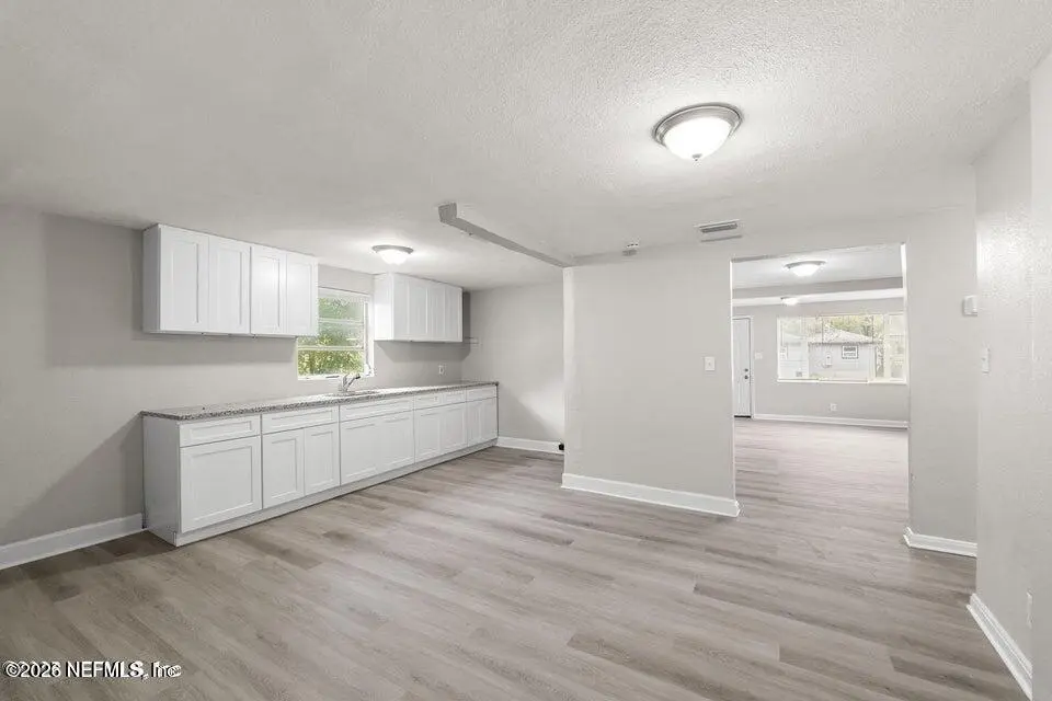 1630 W 34th St