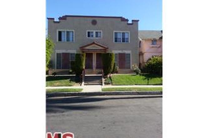 1662 S Hobart Blvd