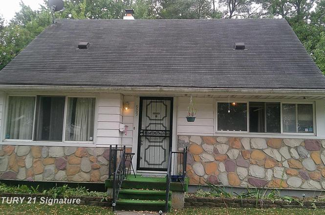 909 Barrie Ave