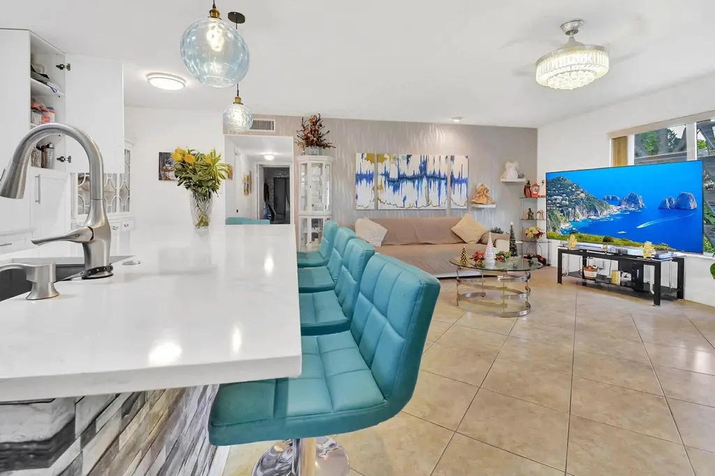 1232 Club Dr W Unit D
