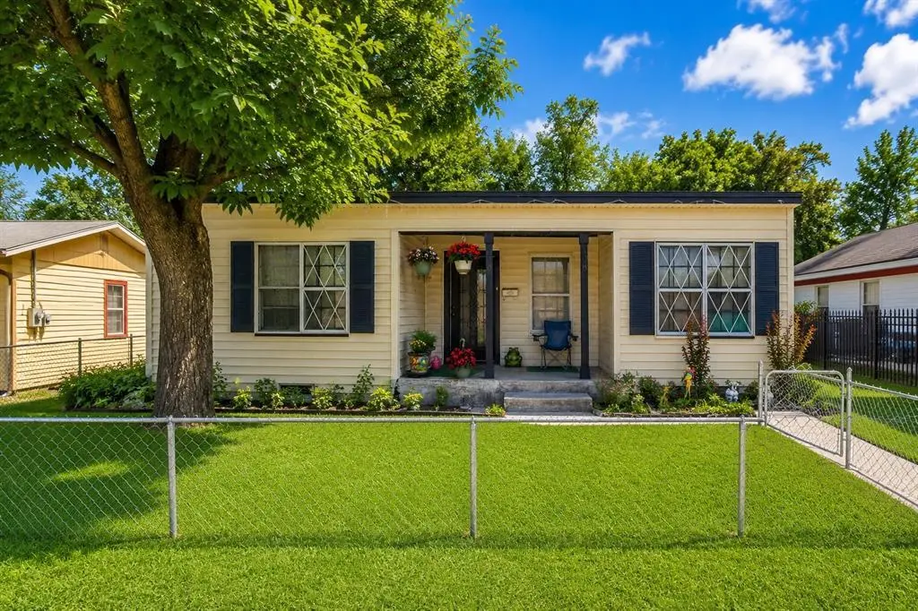 108 Laroe St