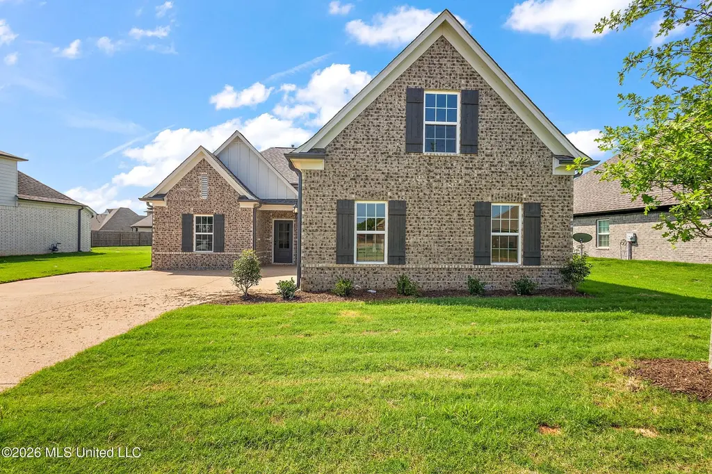 6441 River Ln