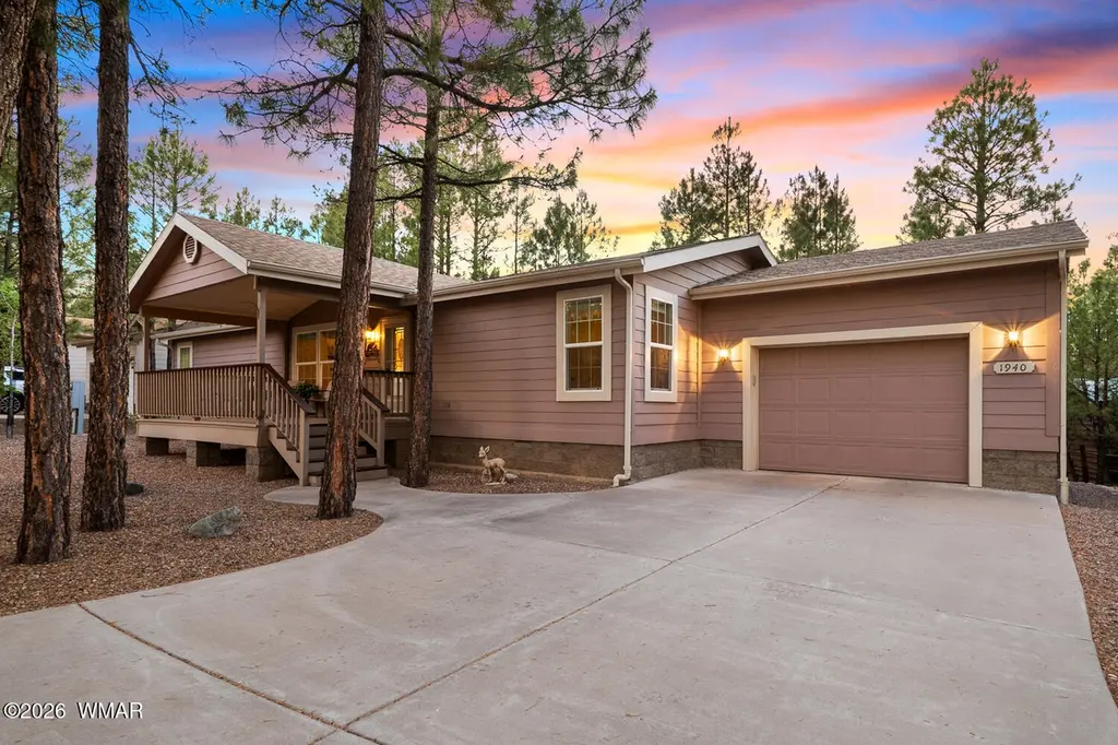 1940 Pineview Dr