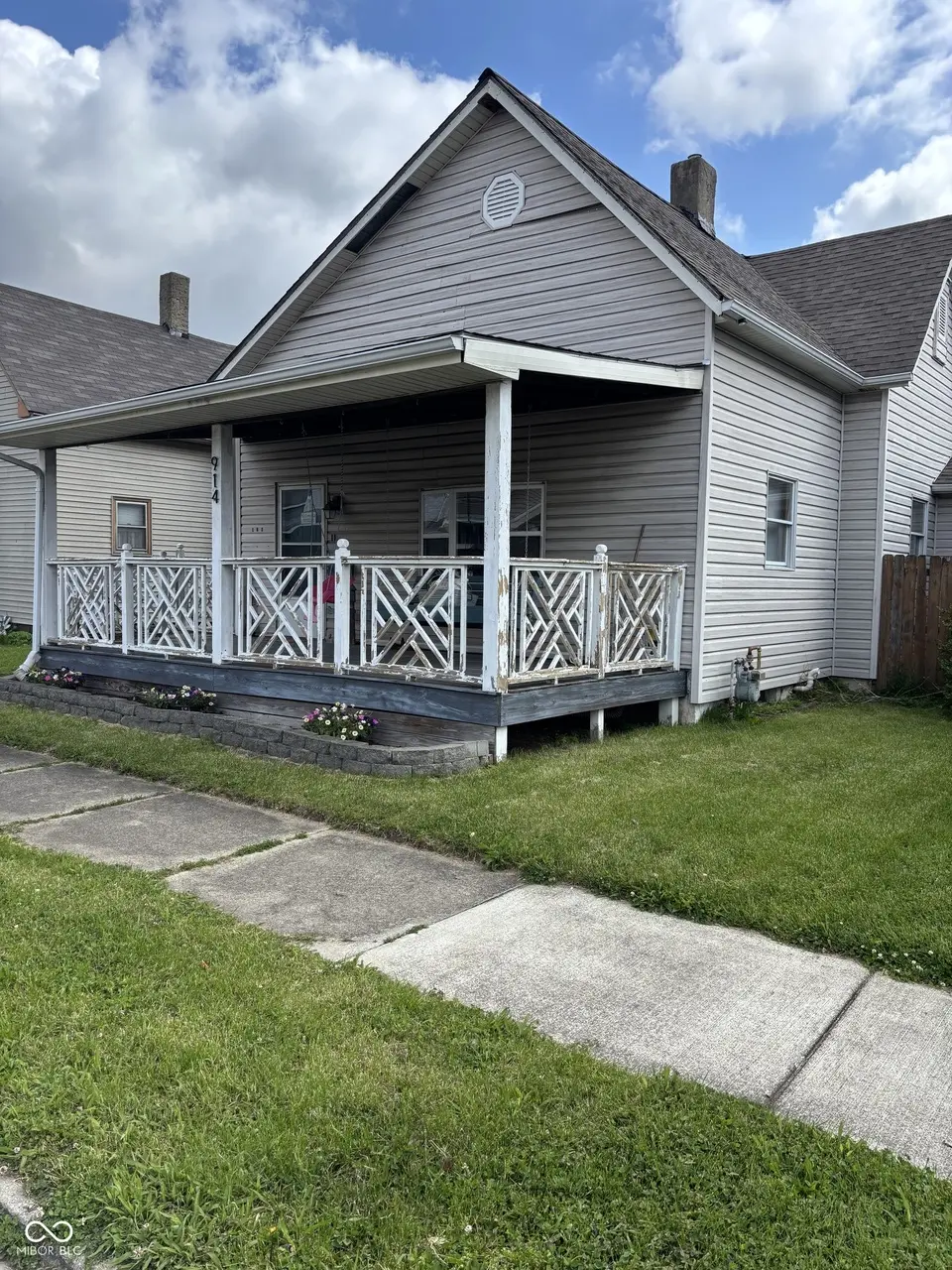 914 Elm St