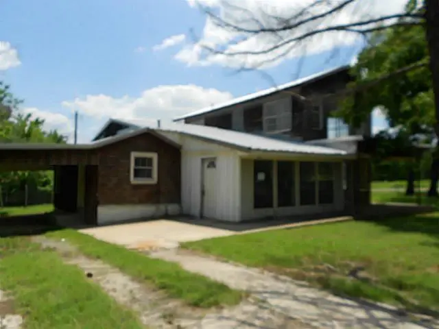 401 Vista Oaks