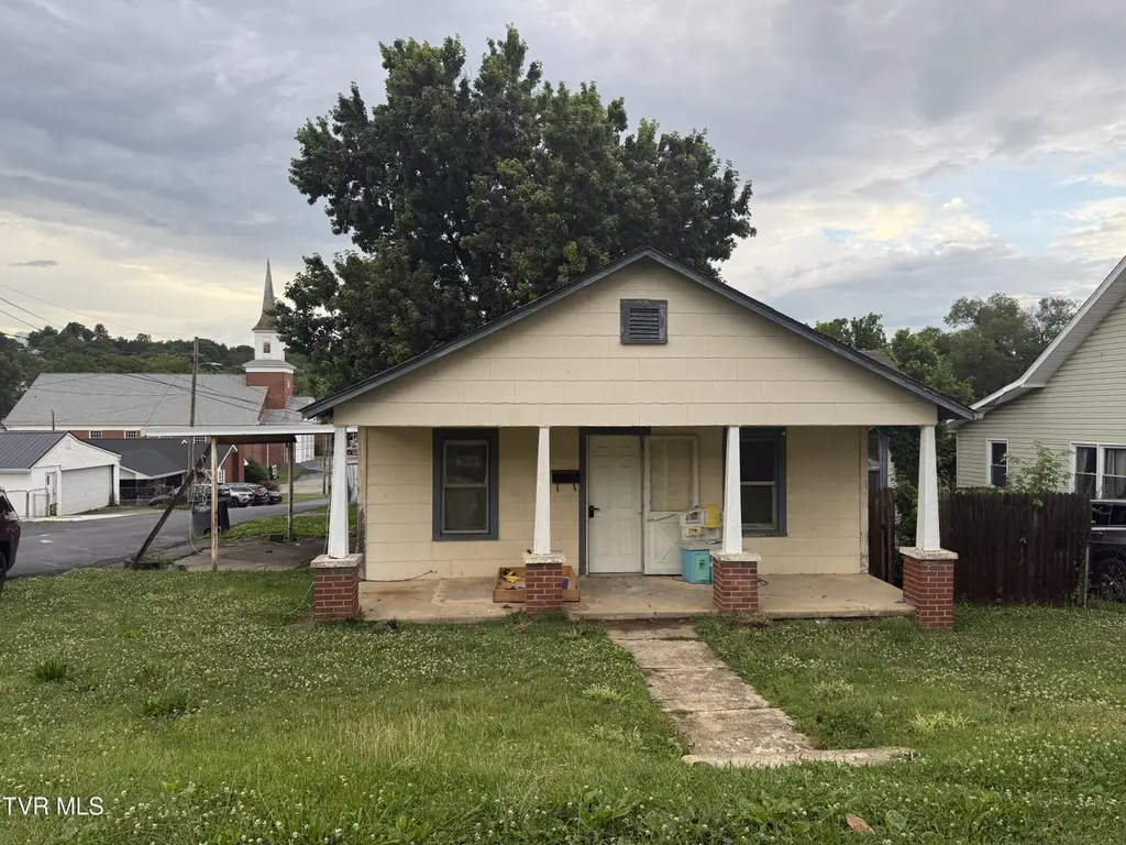 225 Lynn Ave