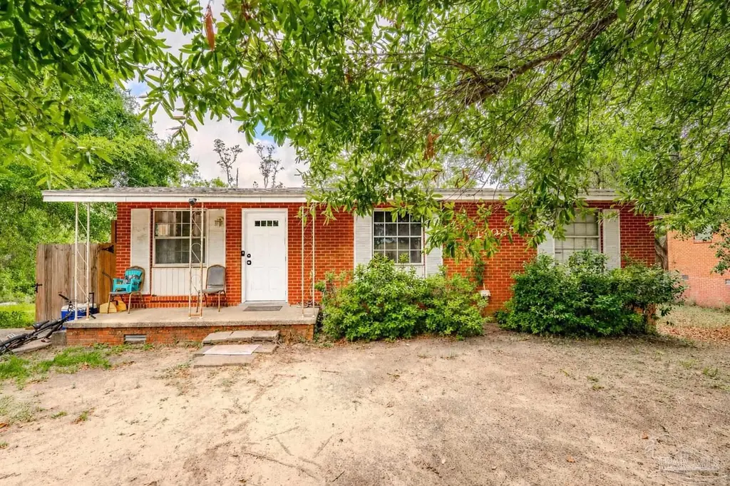 1408 Clio Dr