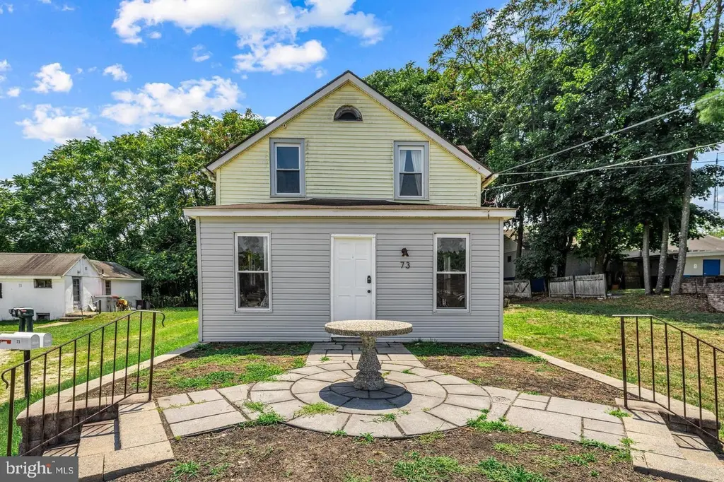 73 W Chestnut Ave