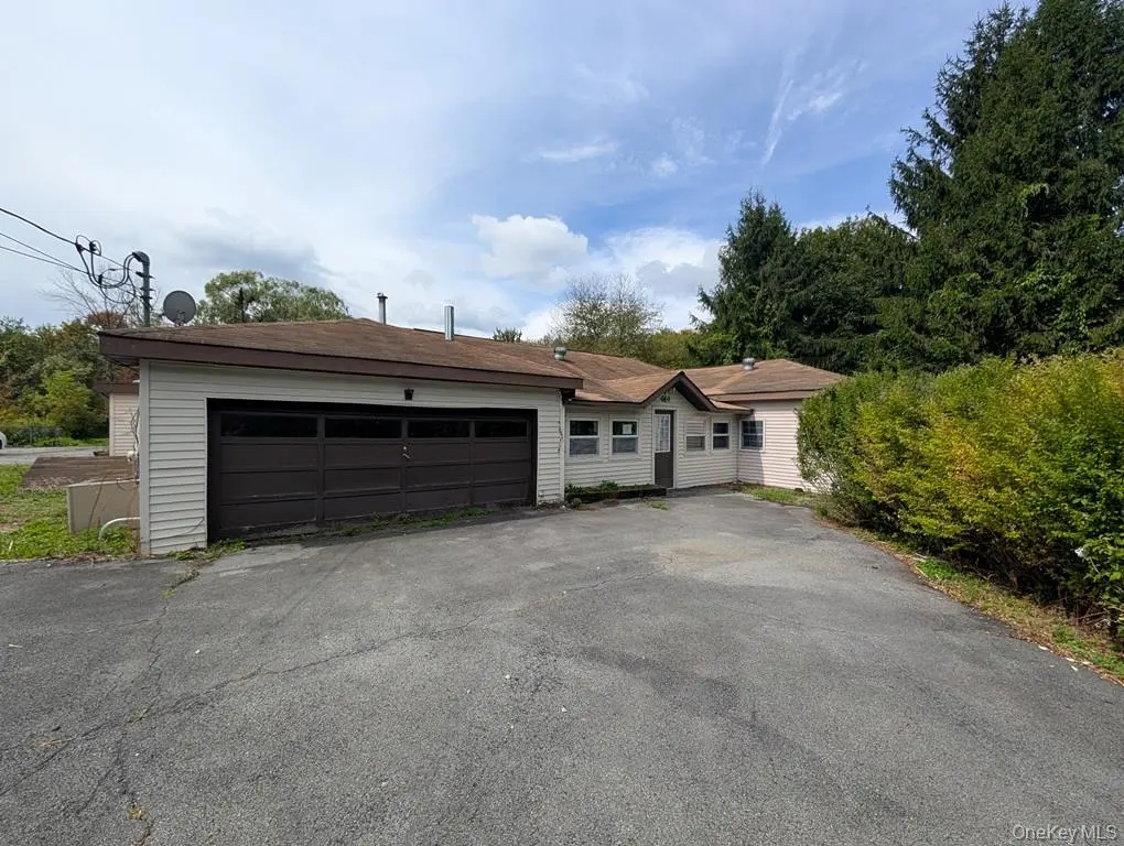 469 Eatontown Rd