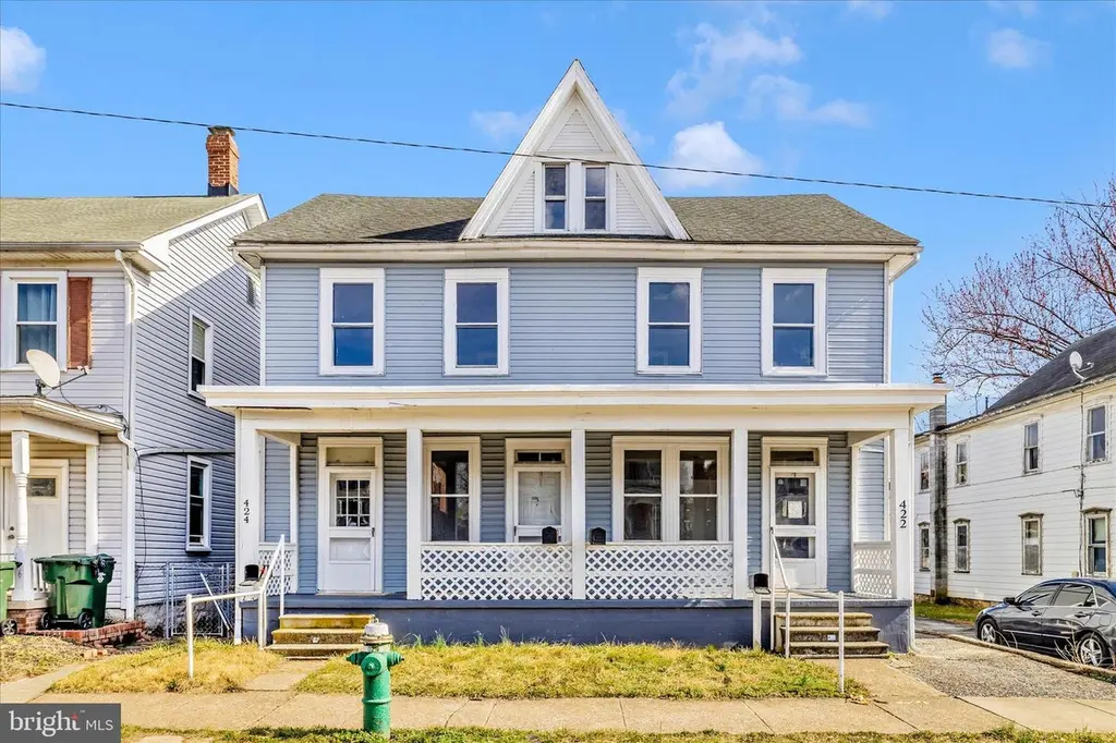 422-422 1/2 Mcdowell Ave